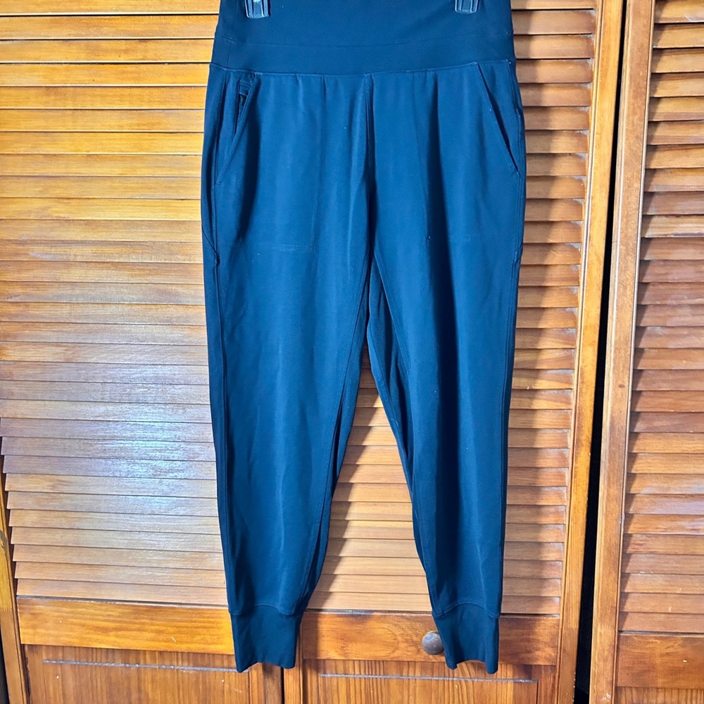 Athleta Women Black Trekkie Joggers Tapered Hiking Travel Pants Size Small